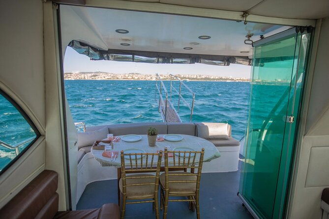 istanbul-private-luxury-yacht-on-bosphorus-14-mt-46feet