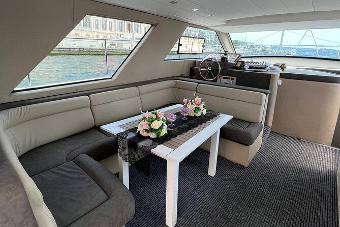 istanbul-private-luxury-yacht-on-bosphorus-20-mt-65feet