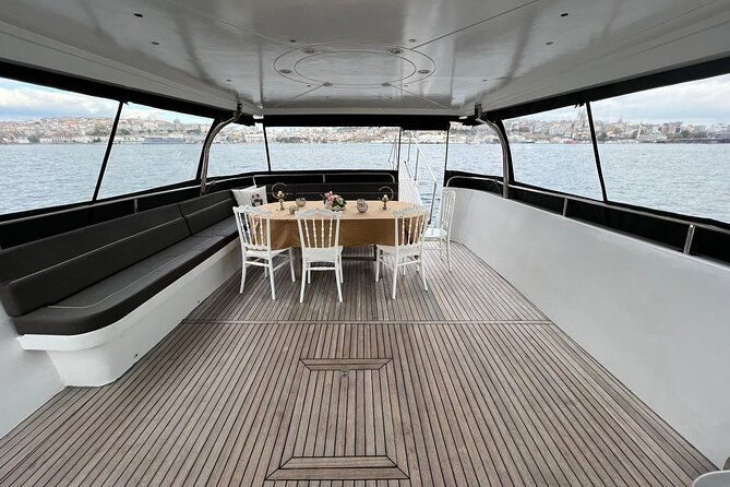 istanbul-private-luxury-yacht-on-bosphorus-20-mt-65feet