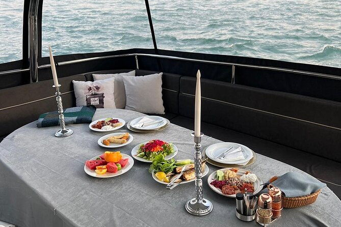 istanbul-private-luxury-yacht-on-bosphorus-20-mt-65feet