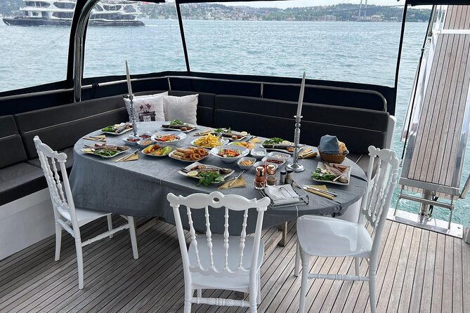 istanbul-private-luxury-yacht-on-bosphorus-20-mt-65feet