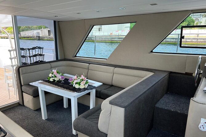 istanbul-private-luxury-yacht-on-bosphorus-20-mt-65feet