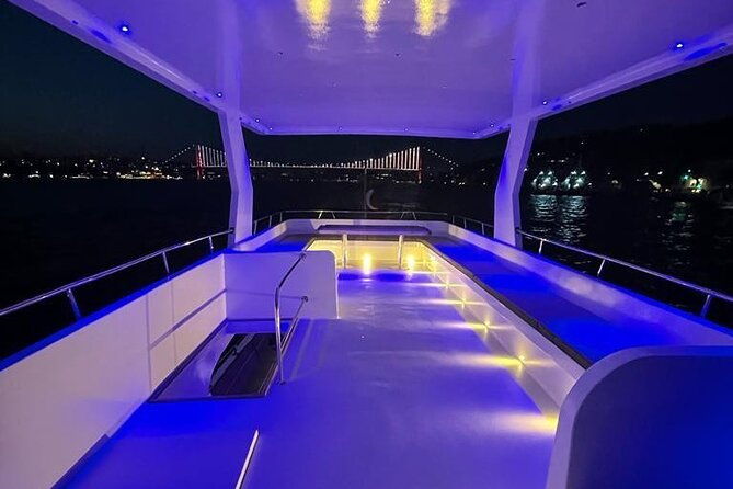 istanbul-private-luxury-yacht-on-bosphorus-20-mt-65feet