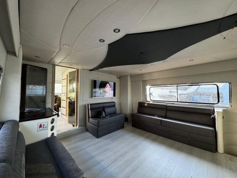 istanbul-private-luxury-yacht-on-bosphorus-24-mt-79-feet