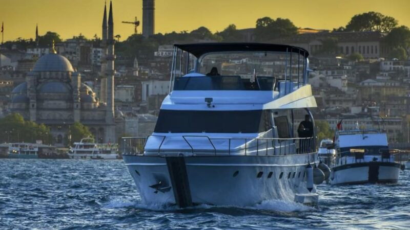 istanbul-private-luxury-yacht-on-bosphorus-24-mt-79-feet