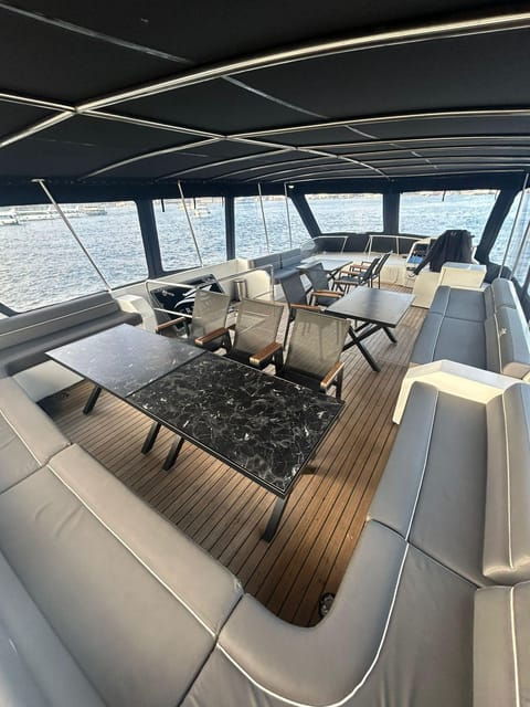 istanbul-private-luxury-yacht-on-bosphorus-24-mt-79-feet