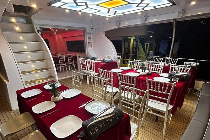 istanbul-private-luxury-yacht-on-bosphorus-25-meter-82-feet