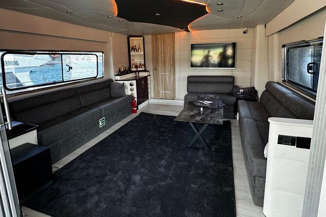 istanbul-private-luxury-yacht-on-bosphorus-25-meter-82-feet