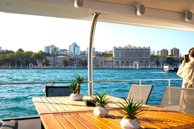 istanbul-private-luxury-yacht-on-bosphorus-25-meter-82-feet