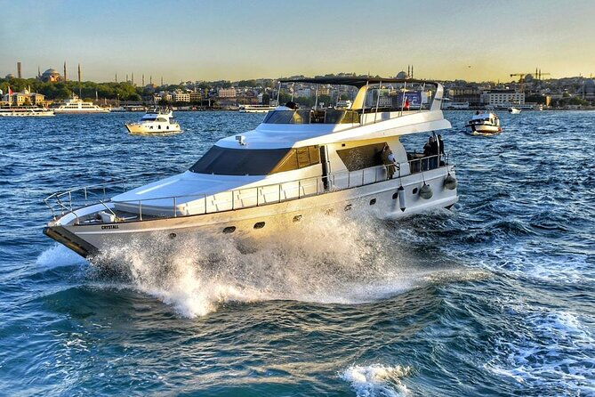 istanbul-private-luxury-yacht-on-bosphorus-25-meter-82-feet