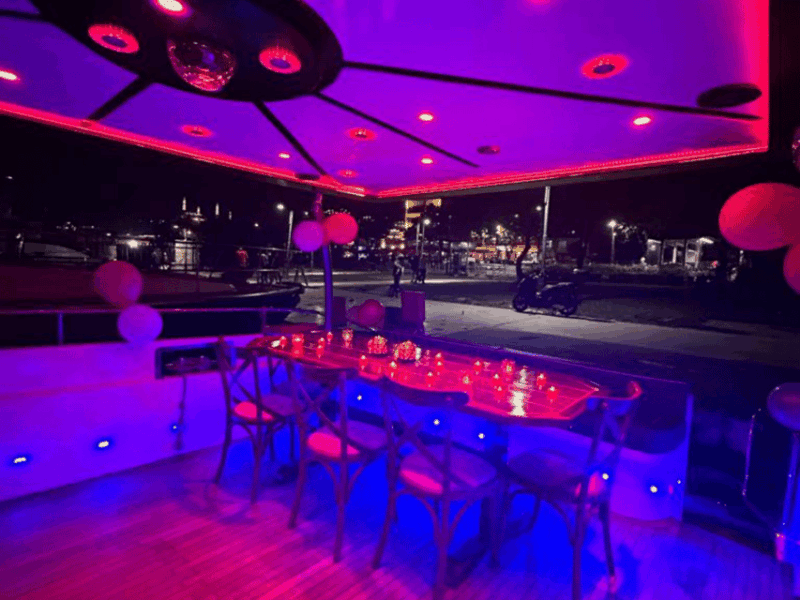 istanbul-private-yacht-organization-on-bosphorus-14-meter