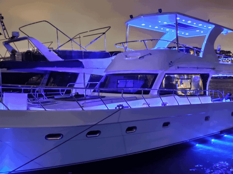 istanbul-private-yacht-organization-on-bosphorus-14-meter