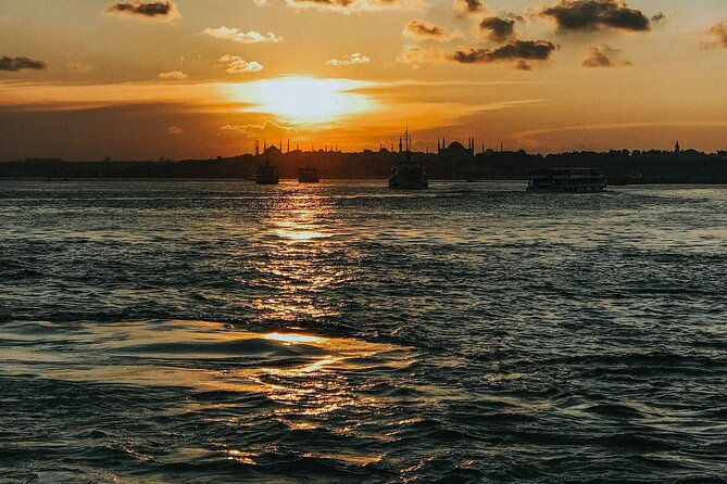 istanbul-private-yacht-sunset-tour-2-hours
