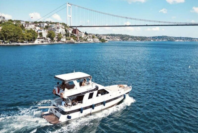 istanbul-small-group-yacht-tour-with-unlimited-wine