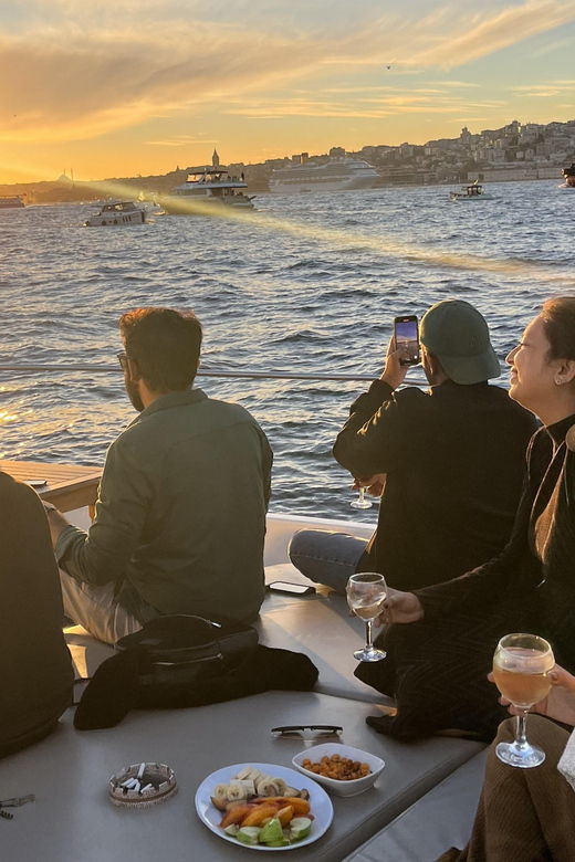 istanbul-small-group-yacht-tour-with-unlimited-wine