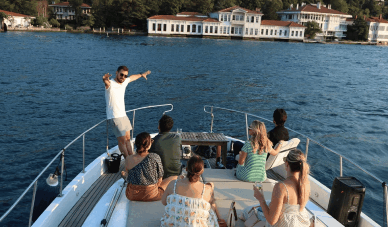 istanbul-small-group-yacht-tour-with-unlimited-wine