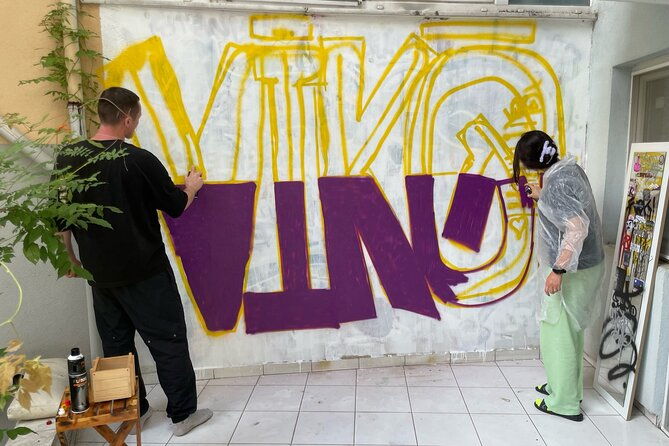 istanbul-street-art-experience-with-local-artists-at-home-garden