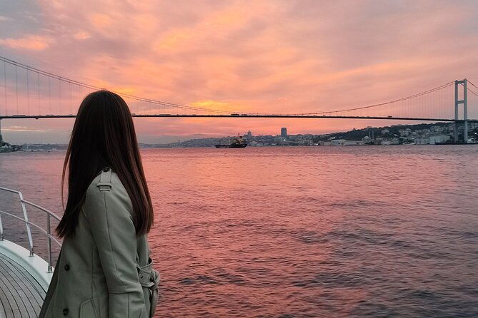istanbul-sunset-cruise-with-luxury-yacht-on-bosphorus