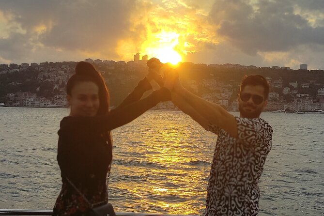 istanbul-sunset-cruise-with-luxury-yacht-on-bosphorus