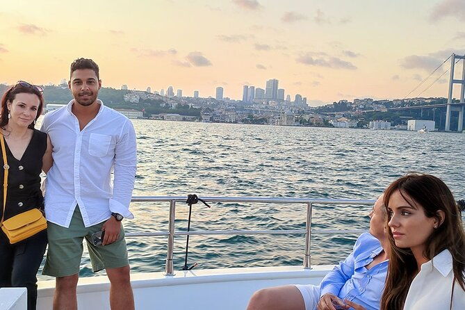 istanbul-sunset-cruise-with-luxury-yacht-on-bosphorus