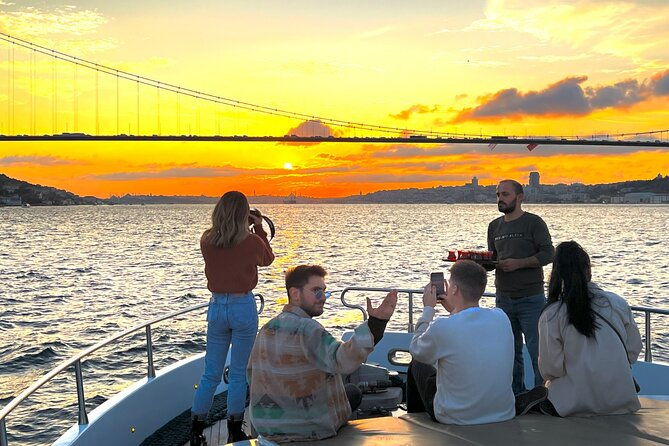 istanbul-sunset-luxury-yacht-cruise-with-snacks-and-live-guide