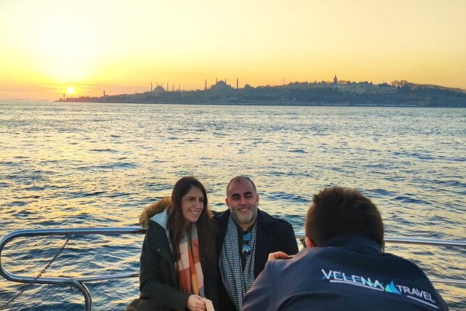 istanbul-sunset-yacht-cruise-on-the-bosphorus