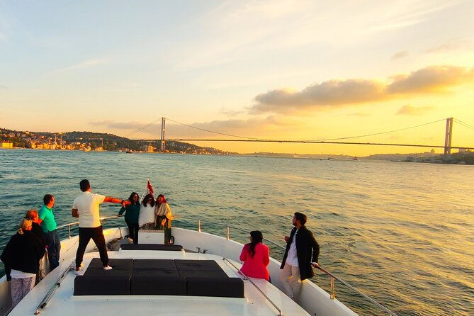 istanbul-sunset-yacht-cruise-on-the-bosphorus