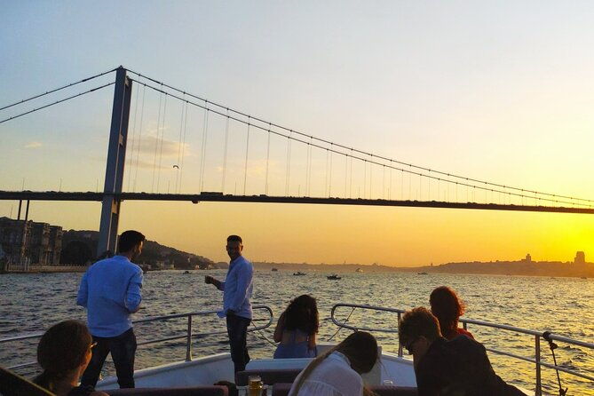 istanbul-sunset-yacht-cruise-on-the-bosphorus