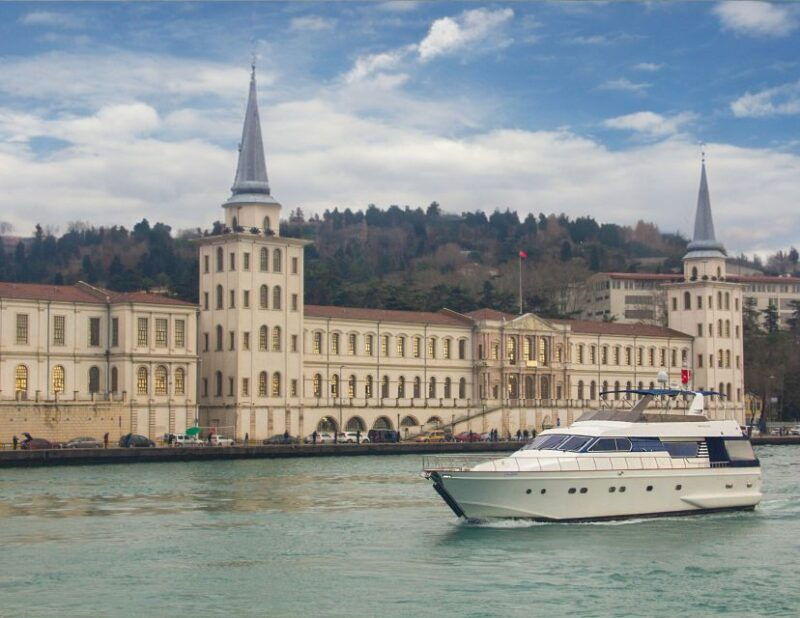 istanbul-sunset-yacht-cruise-on-the-bosphorus-with-transfer