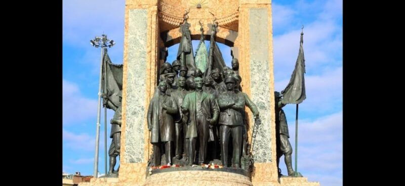 istanbul-taksim-square-tour-with-tarot-reading