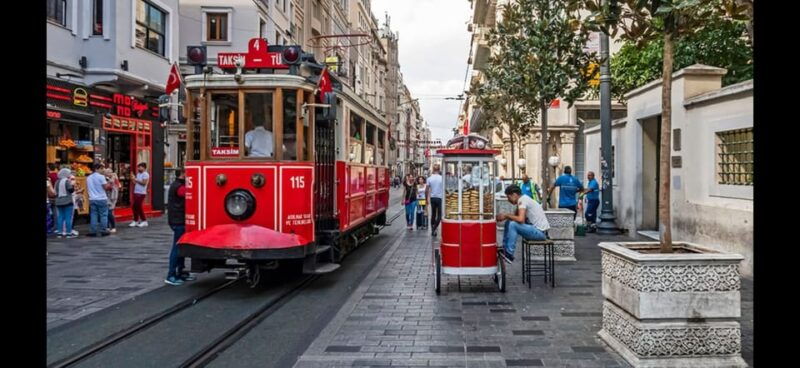 istanbul-taksim-square-tour-with-tarot-reading