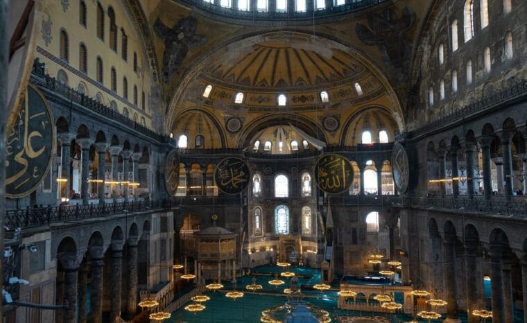 istanbul-topkapi-hagia-sophia-and-basilica-cistern-tour