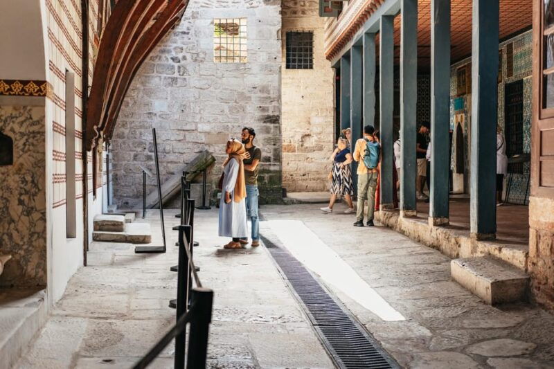 istanbul-topkapi-palace-and-harem-guided-tour-with-ticket