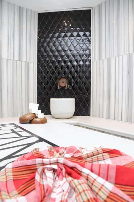 Istanbul: Traditional Turkish Bath With Foam and Oil Massage - The Bathhouse Environment