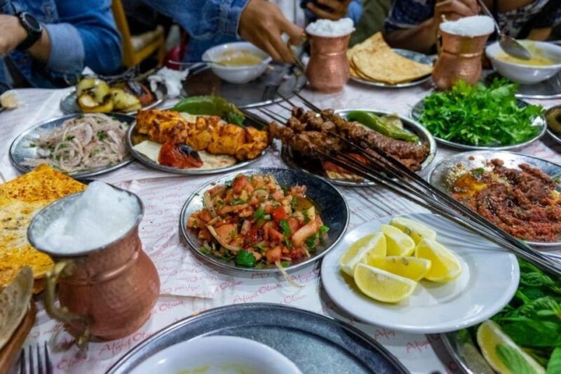 istanbul-traditional-turkish-dinner-in-a-local-restaurant