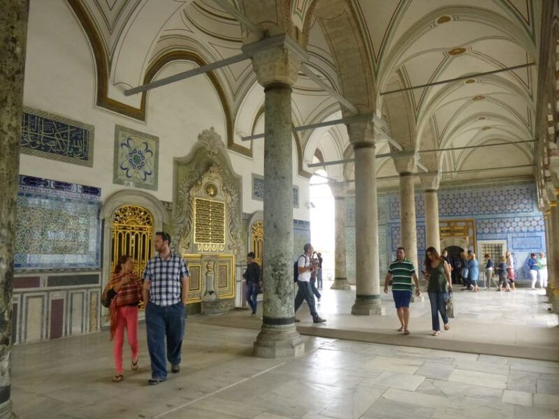 istanbul-walking-tour-mosques-palace-cistern-with-lunch