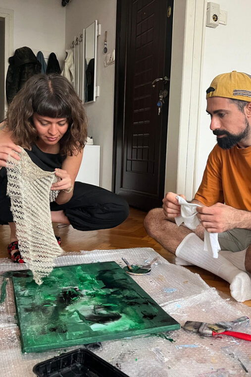 istanbul-wine-and-paint-workshop-with-turkish-fabrics