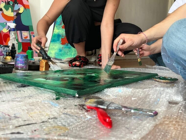 istanbul-wine-and-paint-workshop-with-turkish-fabrics