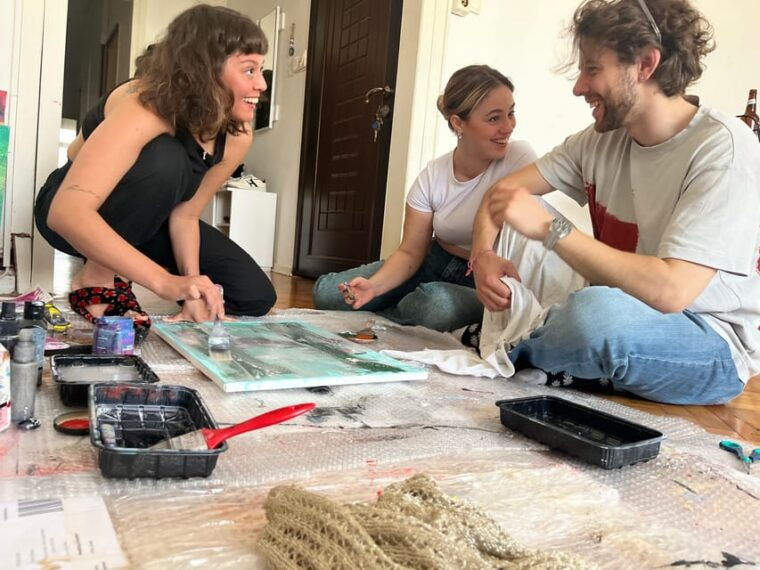 istanbul-wine-and-paint-workshop-with-turkish-fabrics