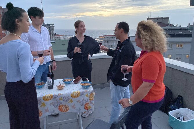 istanbul-wine-tasting-at-home-with-local-family