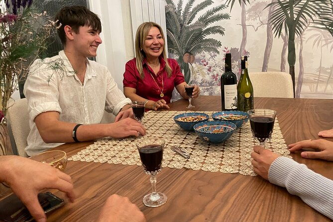 istanbul-wine-tasting-at-home-with-local-family
