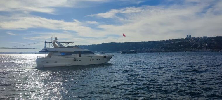 istanbulgolden-hornbosphorus-sunset-cruise-on-luxury-yacht