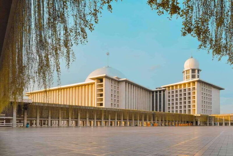 istiqlal-mosque-national-monument-kota-tua-and-china-town