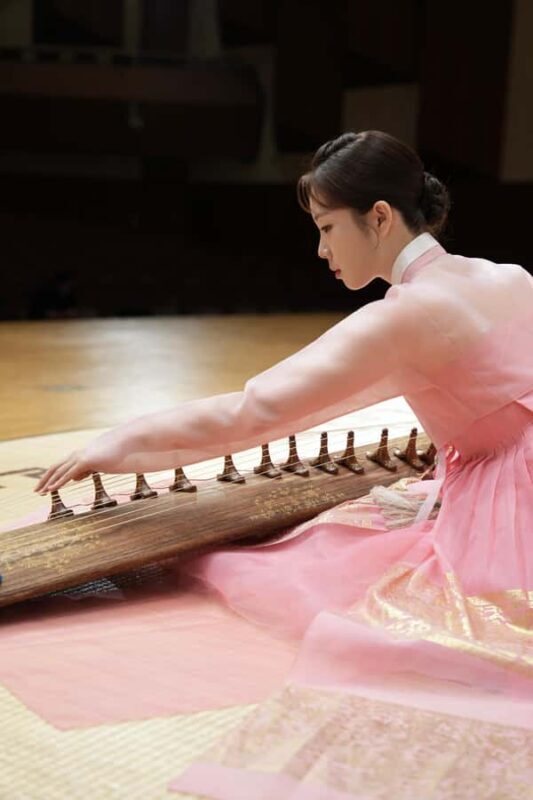 Itaewon Seoul: Gayageum Class with Hanbok Photo Session - Key Points