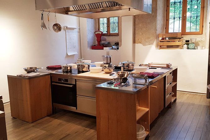 italian-cocktail-art-of-making-pasta-cooking-class-in-unique-milan-location-2