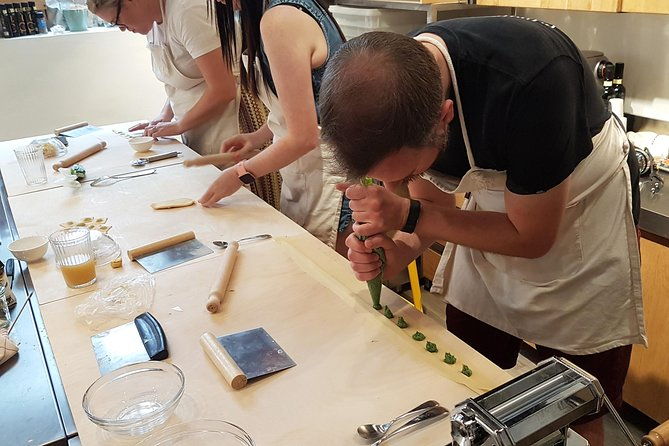 italian-cocktail-art-of-making-pasta-cooking-class-in-unique-milan-location-2