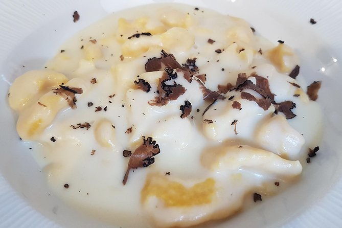 italian-cocktail-art-of-making-pasta-cooking-class-in-unique-milan-location-2