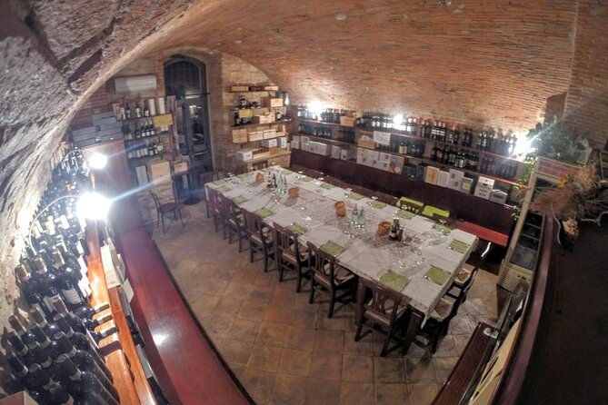 italian-wine-tasting-with-professional-sommelier-in-montepulciano