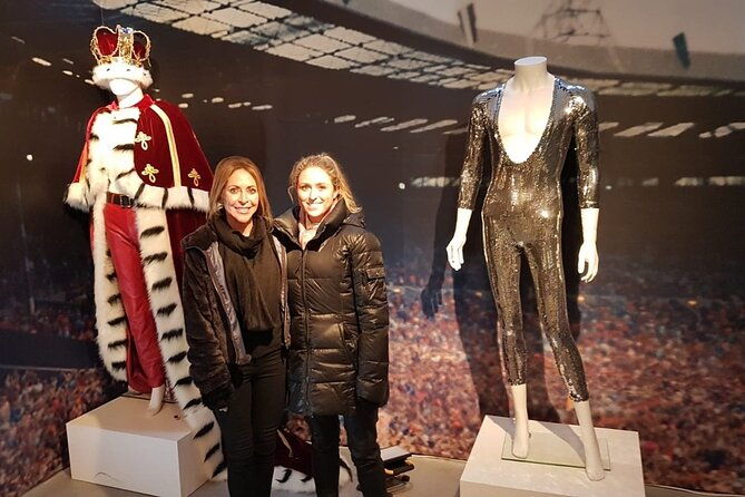 its-only-rock-n-roll-but-i-like-it-taxi-tour