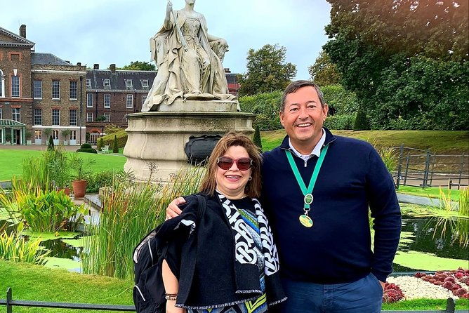 its-only-rock-n-roll-but-i-like-it-taxi-tour